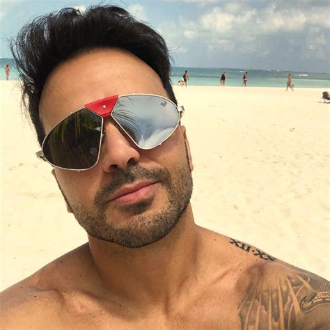 luis fonsi sunglasses